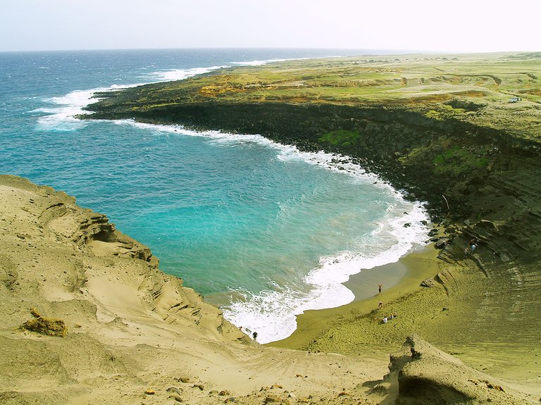 Papakolea-Beach-green-sand-hawaii.jpg