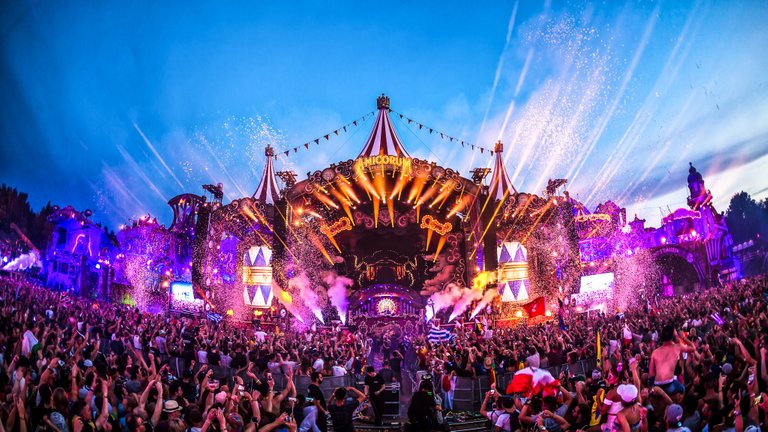 Tomorrowland-2017-2.jpg