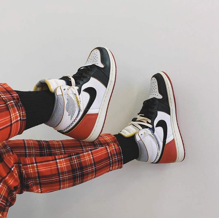 union-air-jordan-1-retro-black-toe-on-feet-og-nrg-bv1300-106-(1).jpg