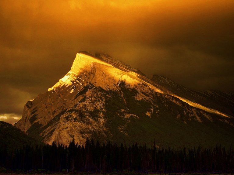 dea0a062-d76f-43d9-928c-c0ce8404094d_golden peaks rundle.jpg