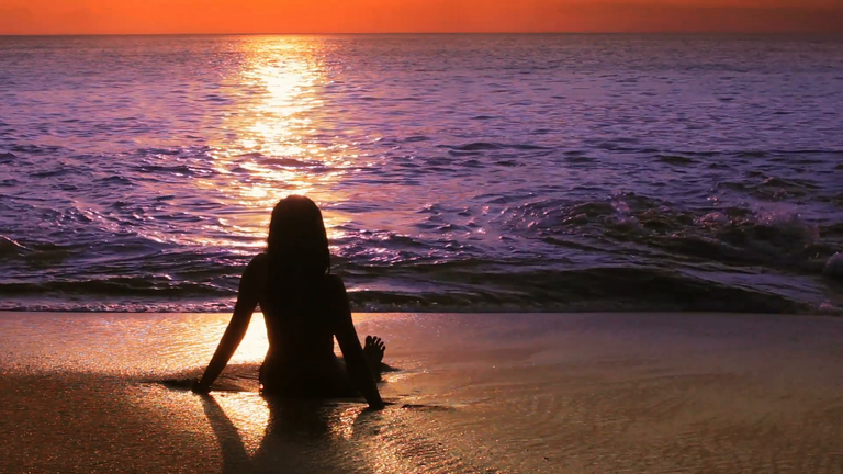 mysterious-silhouette-sexy-girl-at-beach-during-sunset_ey0gchyxe__F0000.png