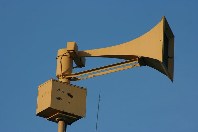 800px-Federal_Signal_Thunderbolt_1003_head.jpg