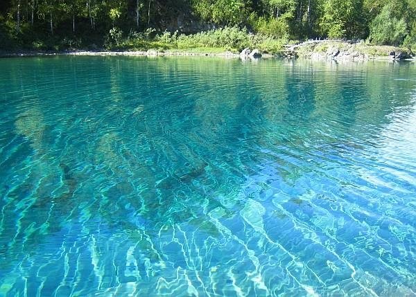 Clear-water-of-lower-blue-lake-Kabardino-Balkariya.jpg