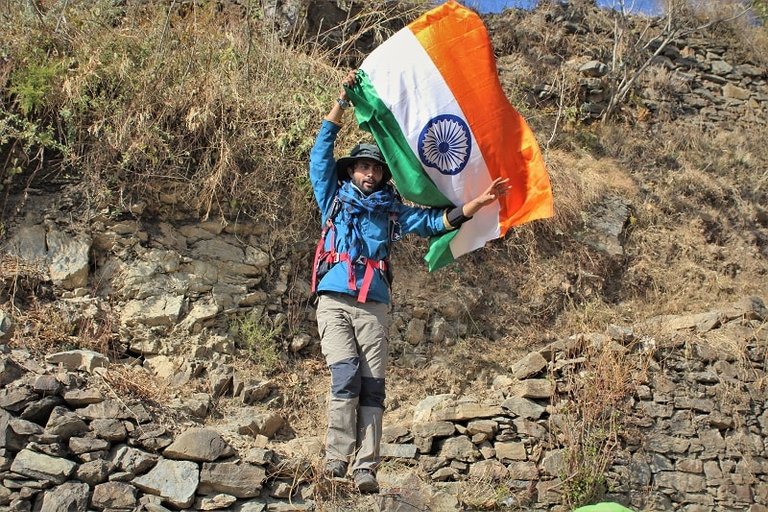 Trek-lead-signalling-to-start-with-the-Nag-Tibba-trek-Uttrakhand13.jpg