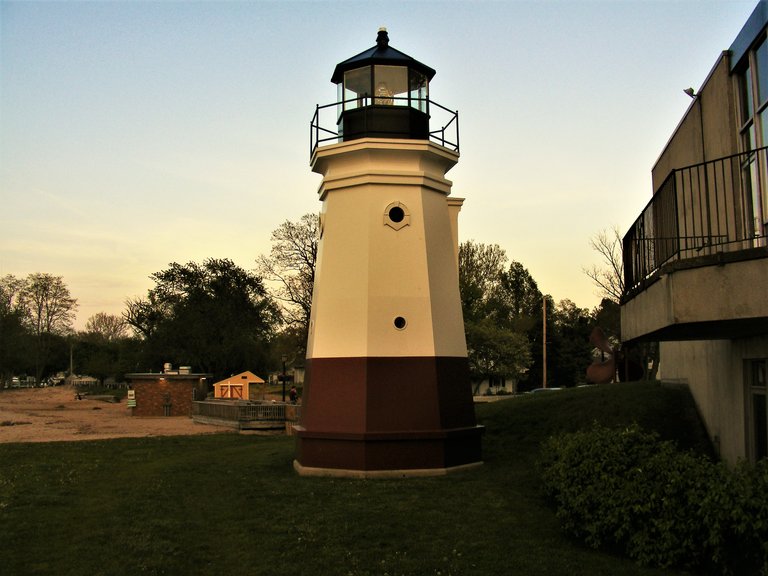 vermilion lighthouse.JPG