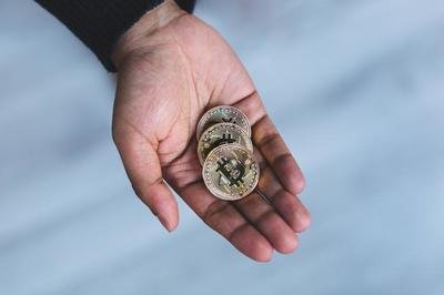 handful-of-bitcoin-cryptocurrency_373x_2x.jpg