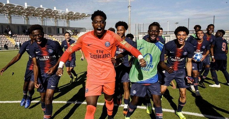 21f71c88b286df0dfce4771e21db1d3e-youth-league-le-psg-se-ballade-naples.jpg