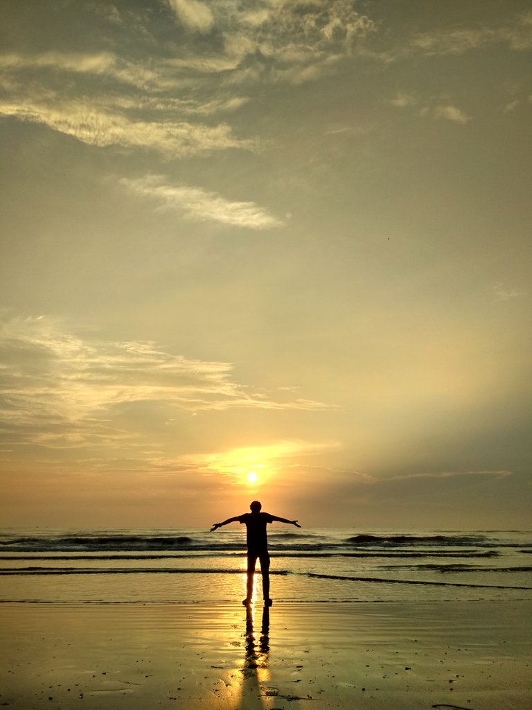 Sunrise_2_pantai_Glayem_Indramayu.jpg