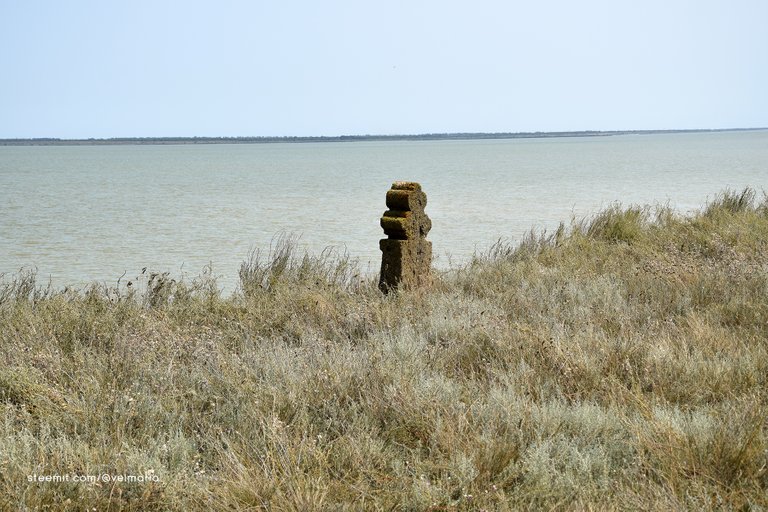 Grave on the edge of the cliff