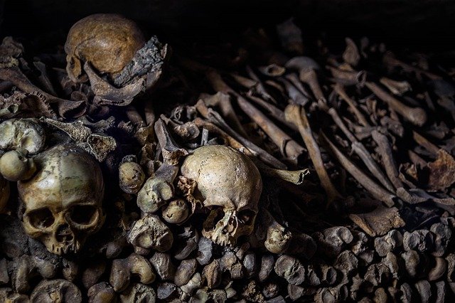 catacombs-901362_640.jpg