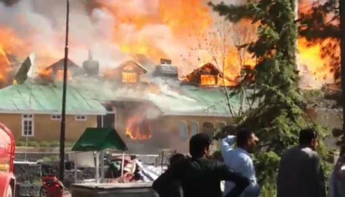 Hotel Muksh Puri, Fire reduces hotel to ashes in Nathiagali.png