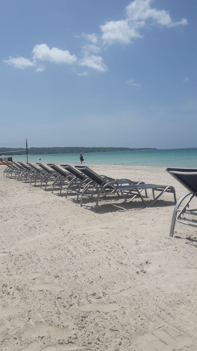 beach01.jpg