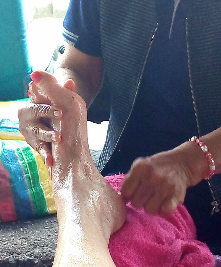 Footmassage2.jpg