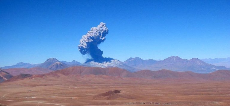 Lascar_eruption_2006b.jpg