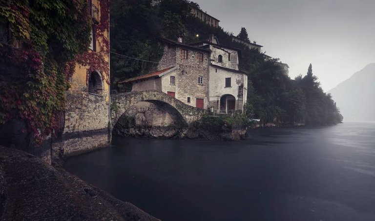 The old stone bridge of Nesso, Lake Como, Italy.jpg