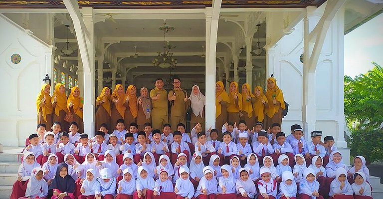 Foto-bersama-di-Pendopo-Gubernur-Aceh-1116x580.jpg