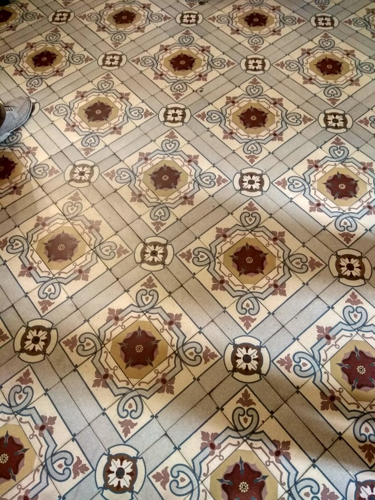 Floor tiles