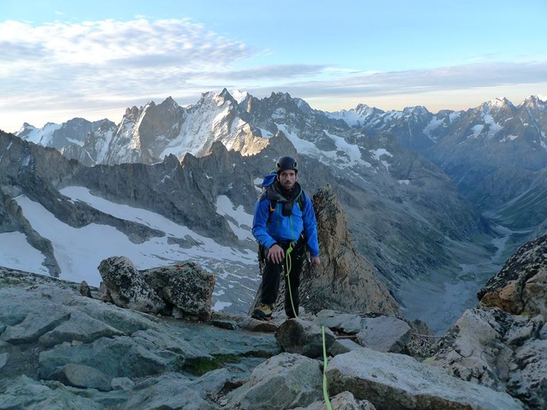 Climbing La Meije 6 © Sébastien Laurent.jpg