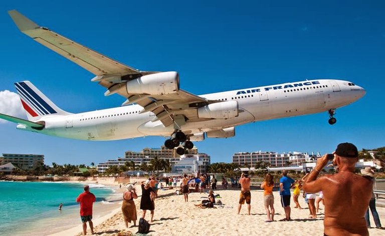 Princess_Juliana_Airport_on_Maho_Beach_ritebook.in-002.jpg