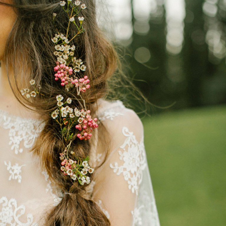 blogs-aisle-say-wedding-hair-with-flowers.jpg