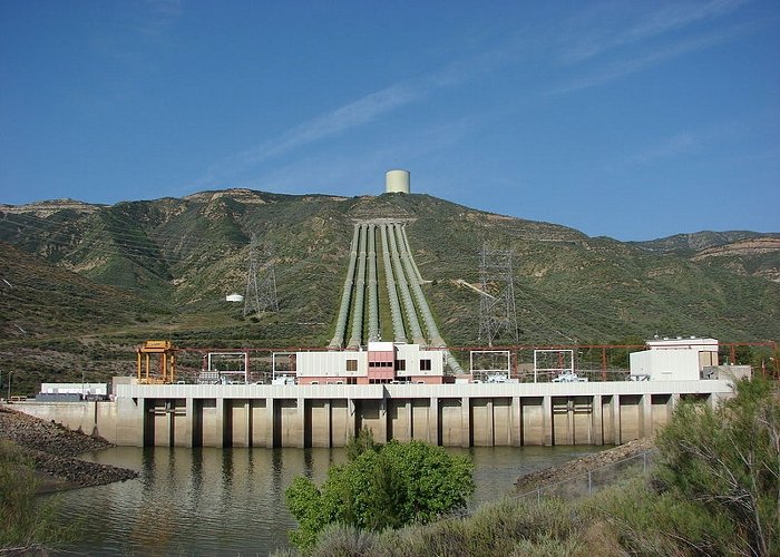 800px-Castaic_-_Front_of_Plant1.jpg