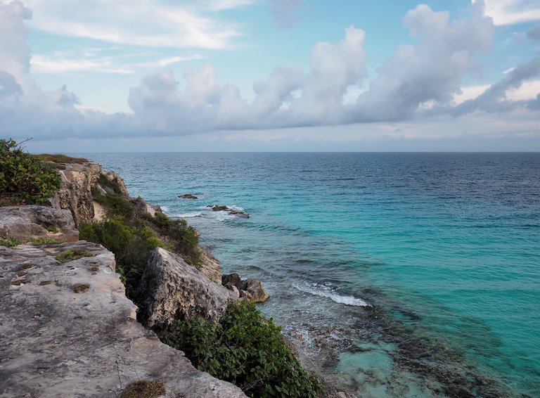 jessicaoutside.com-P8200148-blue-caribbean-water-punta-sur-isla-mujeres-1200-85.jpg