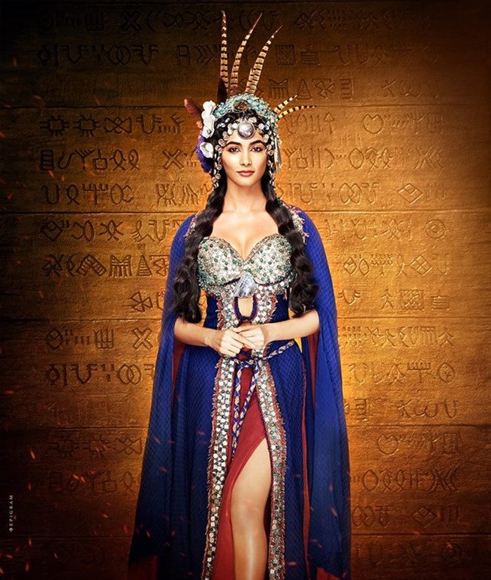 1470114795-pooja-hegde-first-look-mohenjo-daro.jpg