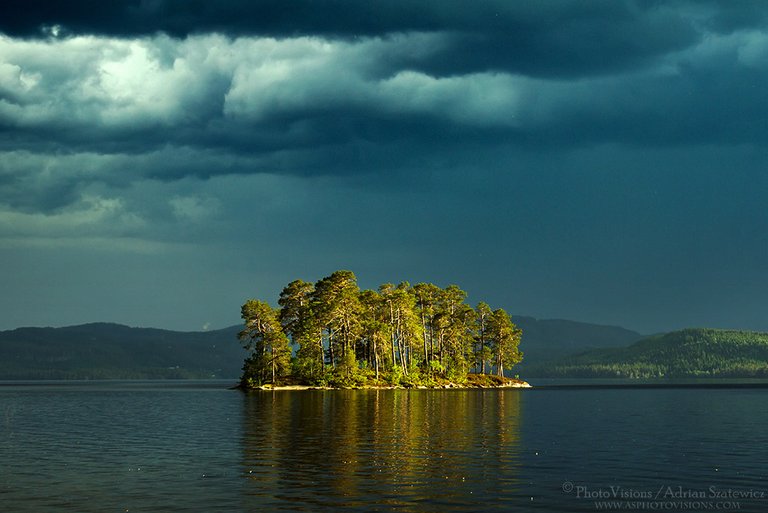 J003-Stormy_clouds_over_lake.jpg