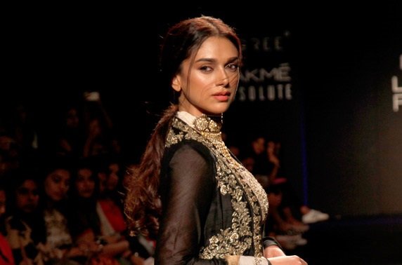 Aditi_Rao_Hydari_at_Lakme_Fashion_Week_2017.jpg