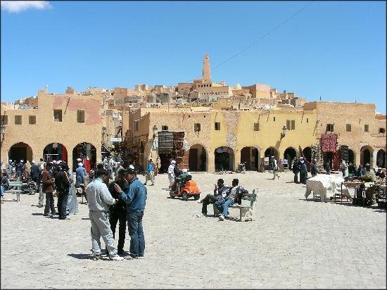 place-du-marche-de-ghardaia.jpg