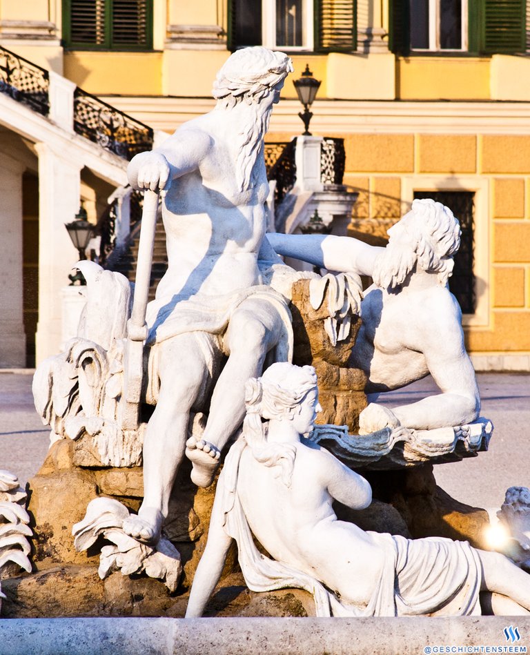 schönbrunn-ohne-menschen-gross-brunnen.jpg