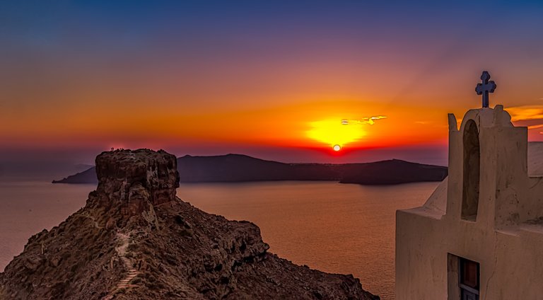 140914 Santorini Kirche Sonnenuntergang-.jpg