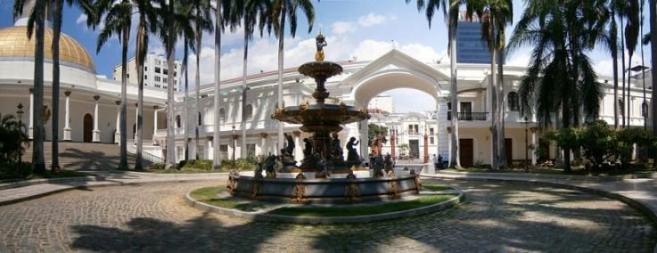 Patio_central_Asamblea_Nacional.jpg