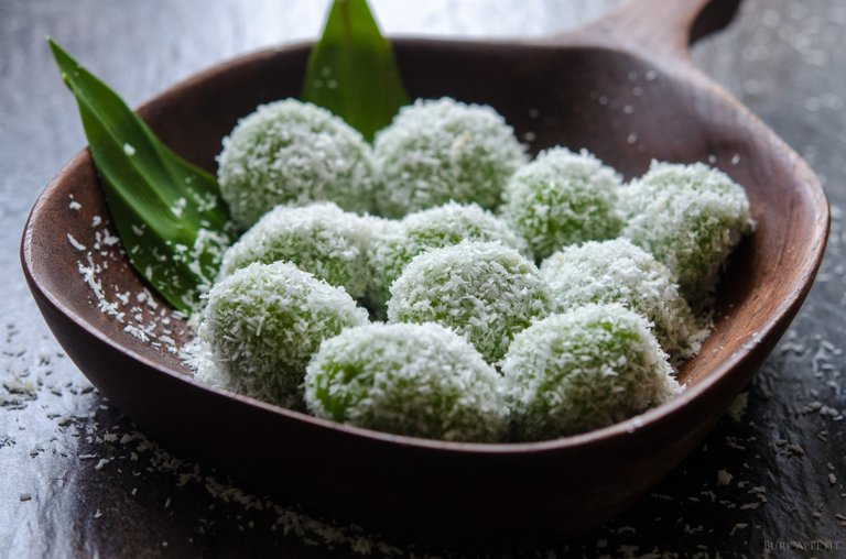 Kuih-Onde-Onde.jpg