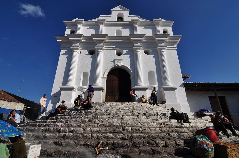 1200px-Iglesia_de_Santo_Tomás_2009.jpg