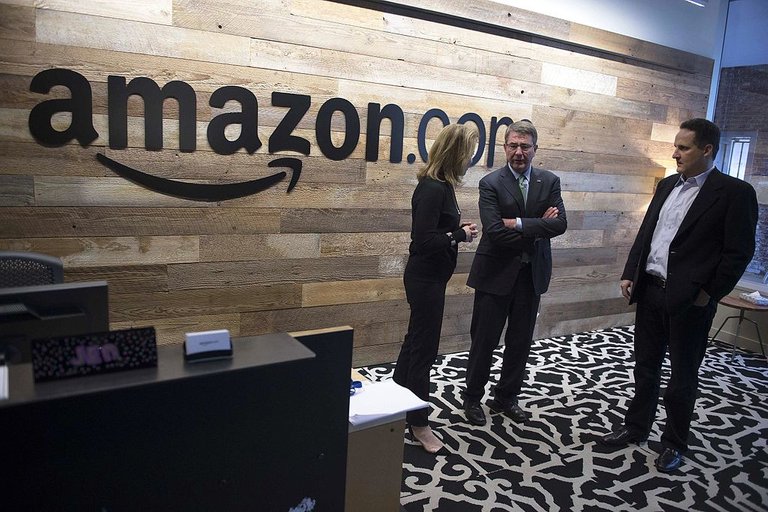 Defense_Secretary_Ash_Carter_tours_Amazon's_headquarters_in_Seattle,_March_3,_2016.JPG