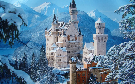 Neuschwanstein Castle (Germany).png