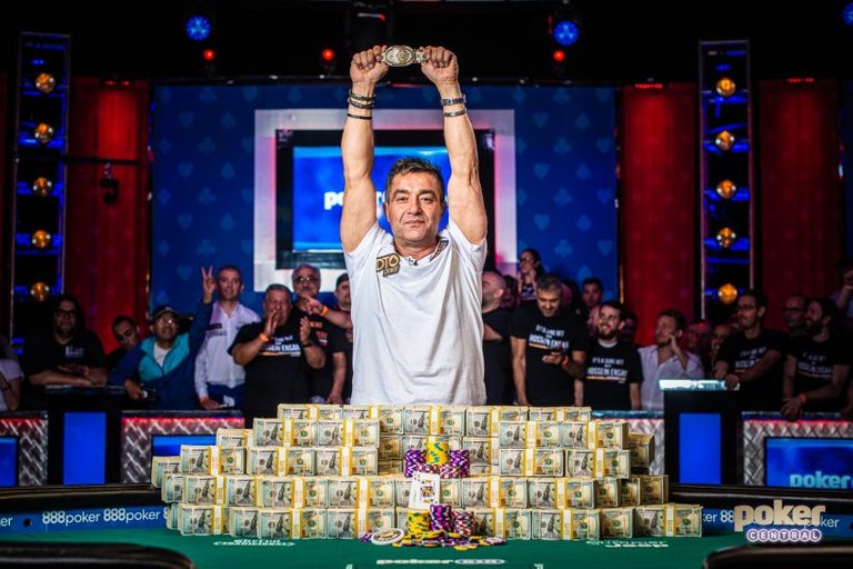 60c11ef7-hossein-ensan-wins-the-main-event_2019-wsop__ata9276-815x543.jpg