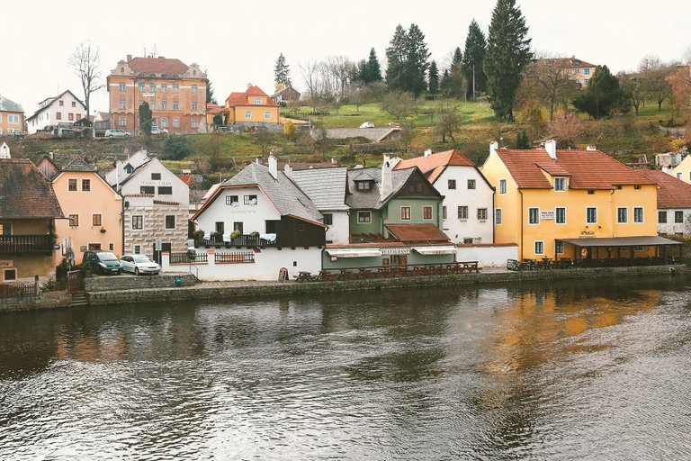 Cesky-krumlov-Czech-Republic-Thepictureguide-DanaeMonaco-4-5bea544734437__880.jpg