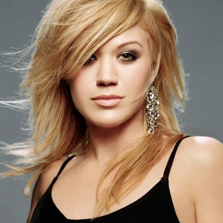 kelly-clarkson-800x800.jpg