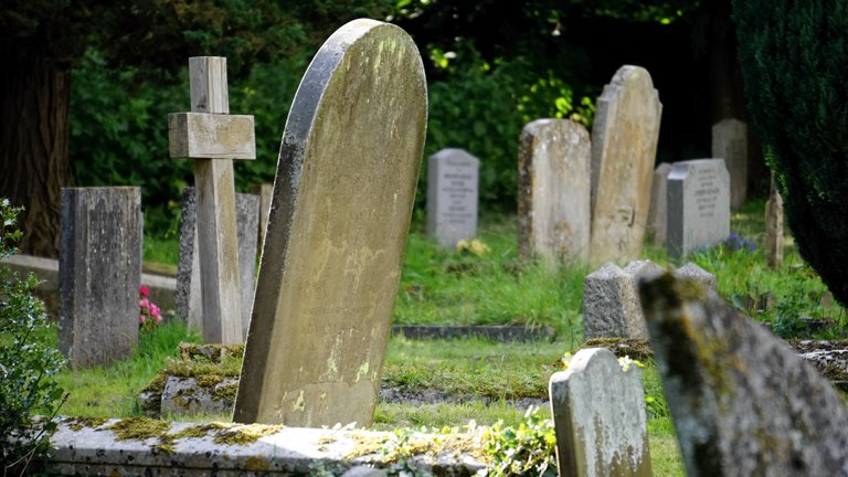 burial-cemetery-countryside-cross-116909.jpg