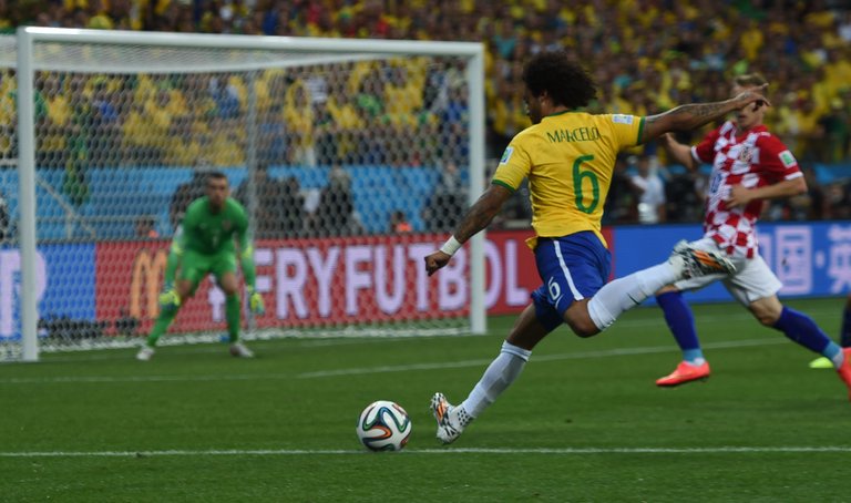 Brazil_and_Croatia_match_at_the_FIFA_World_Cup_2014-06-12_(16).jpg