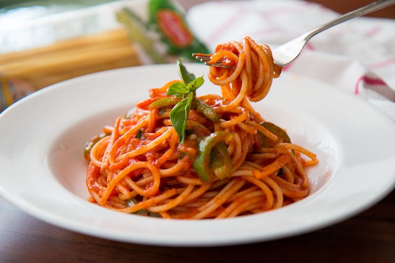 Spaghetti_Pasta_Recipe_In_Creamy_Tomato_Sauce_-_Kids_Recipes_Made_With_Del_Monte-3.jpg