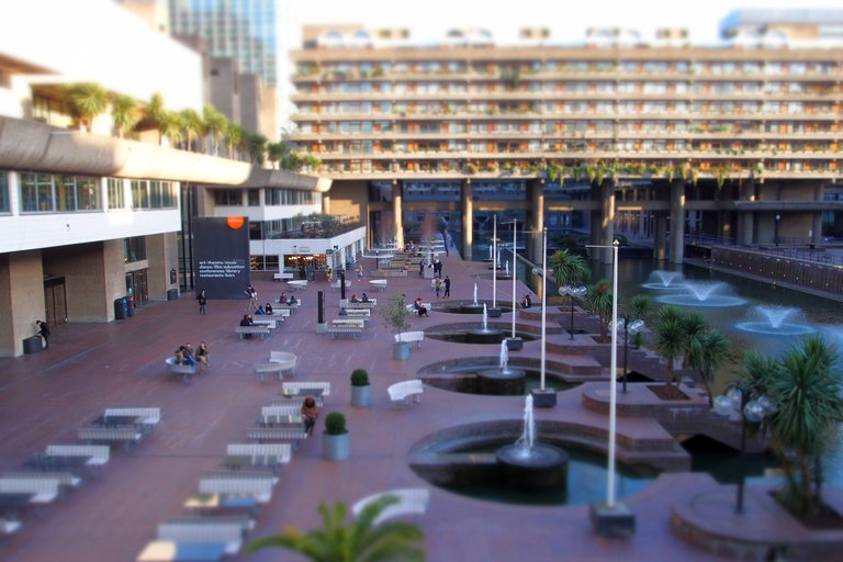 barbican-courtyard_6754052907_o.jpg