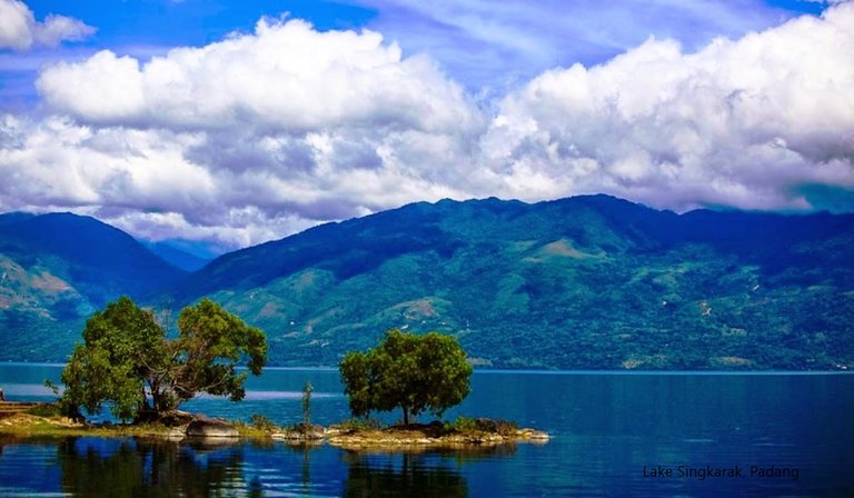 Danau singkarak.jpg