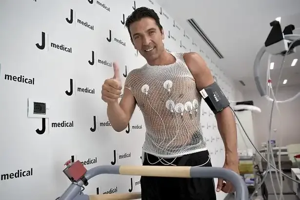 0_New-Juventus-Signing-Gianluigi-Buffon-Medical-Tests.webp