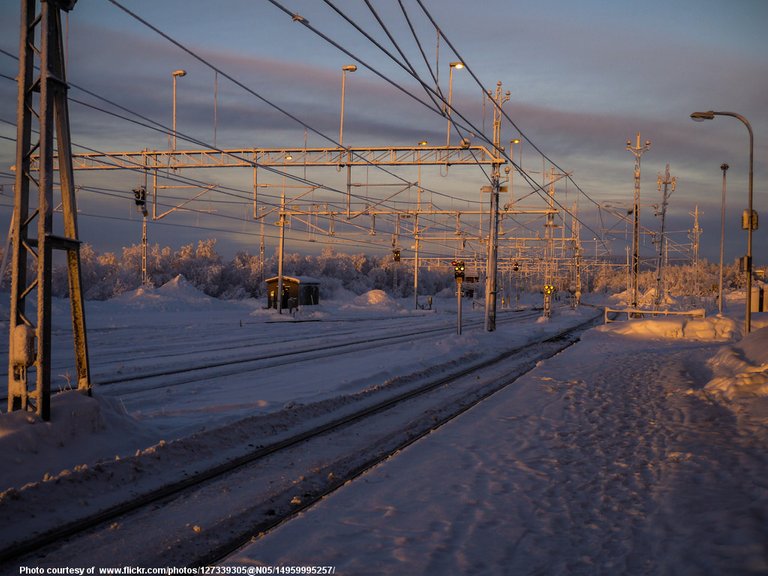 SnowyRailroadTracks-052918.jpg