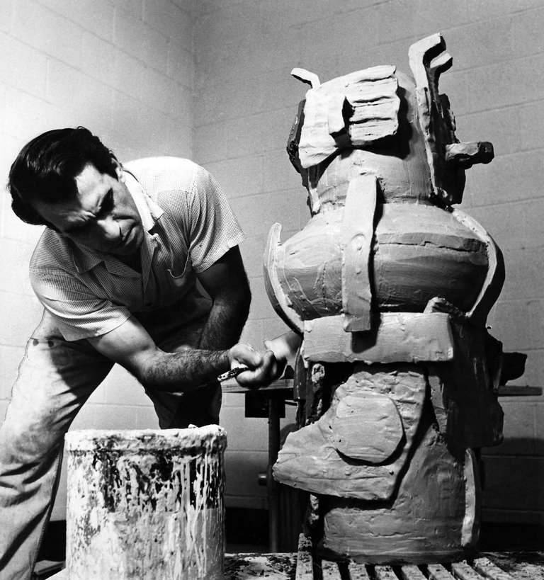 voulkos_artist_4_copy.jpg