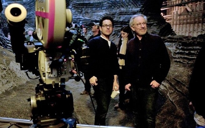 JJ-abrams-and-Spielberg-on-Super-8-set.jpg