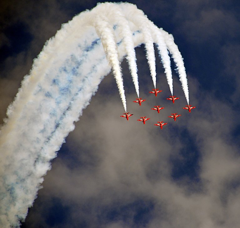 aerobatic-aircraft-airshow-51313.jpg